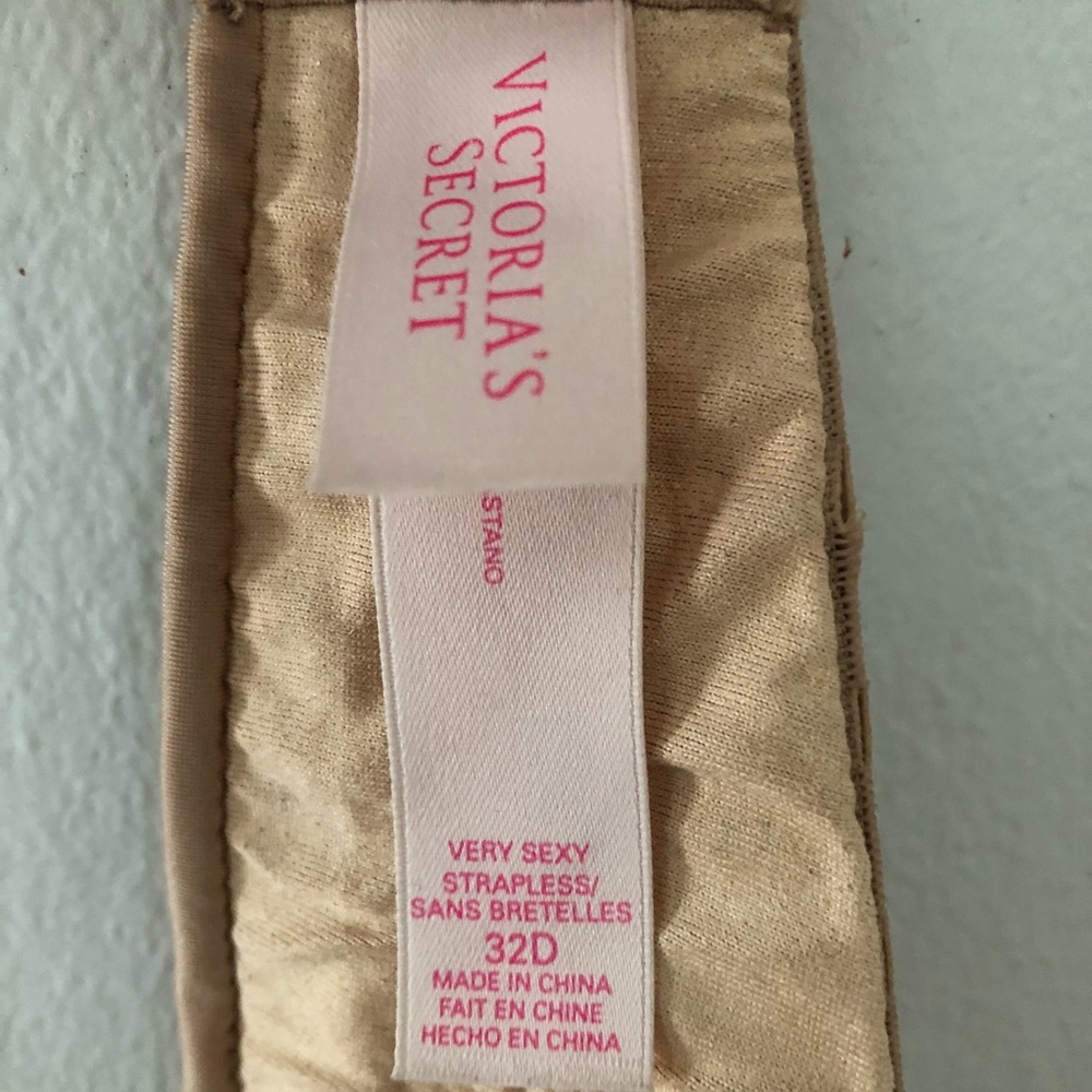 Victoria’s Secret Very Sexy Strapless bra 32D